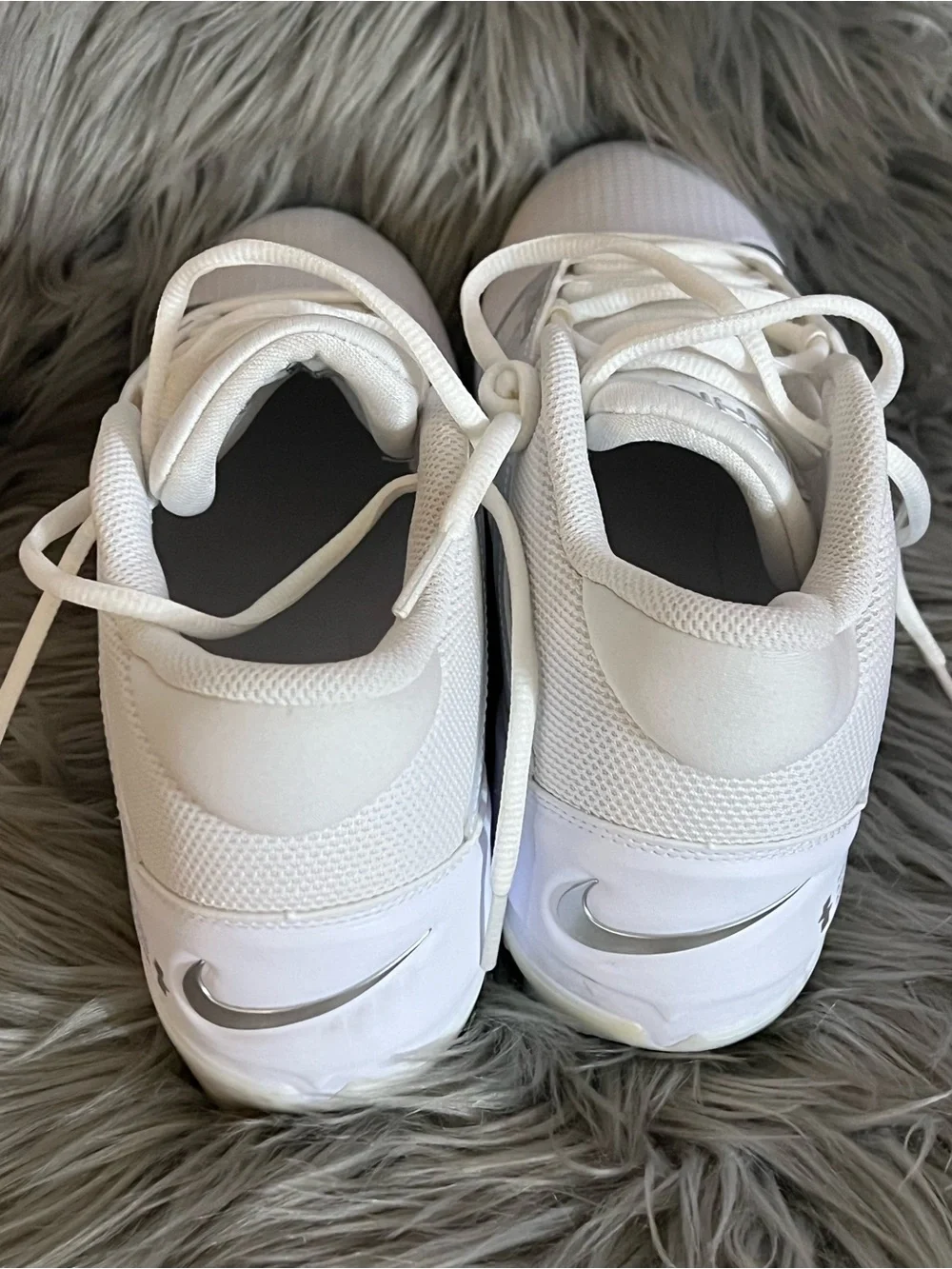 Nike men’s White baseball cleats